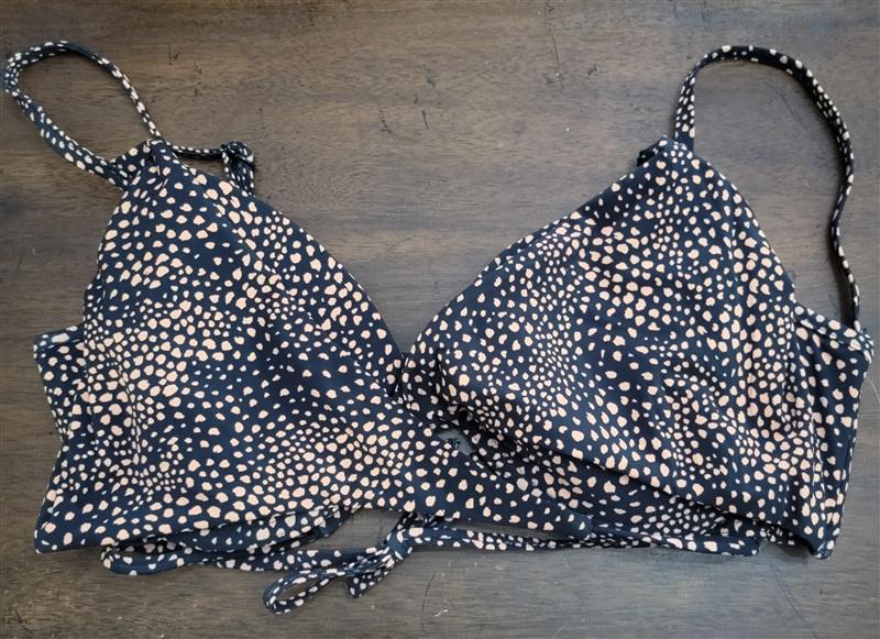 NWOT Seafolly 10 USA Wrap with Boost Bikini Swim Top Black Spotted 122502