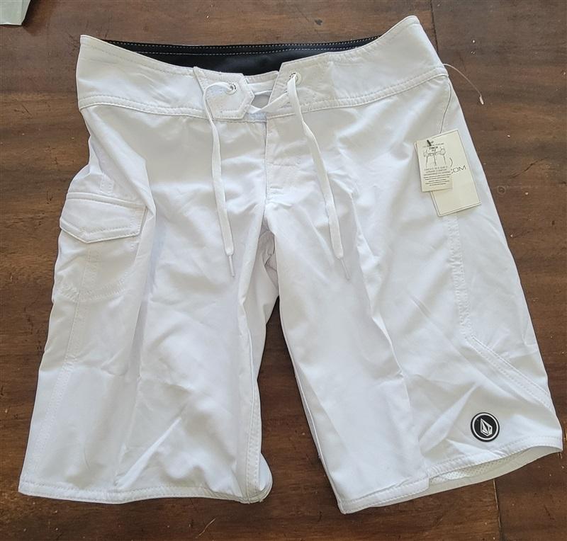 NWT Volcom sz 1 Women's Simply Solid 11" Boardshorts White 122727