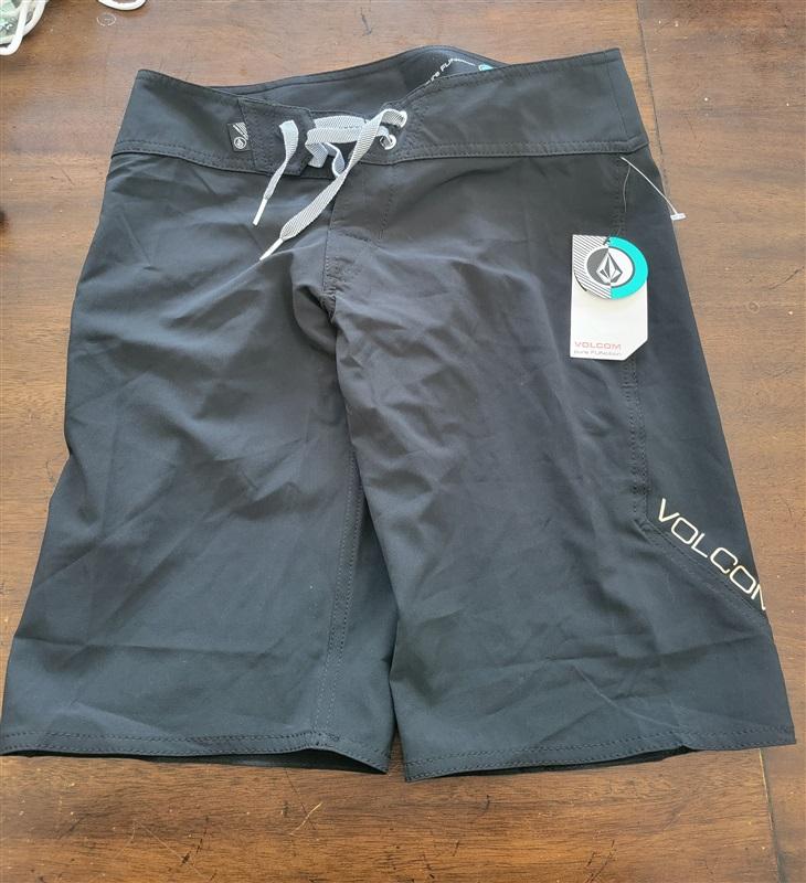 NWT Volcom sz 0 Women's Simply Solid 11" Boardshorts Black 122729