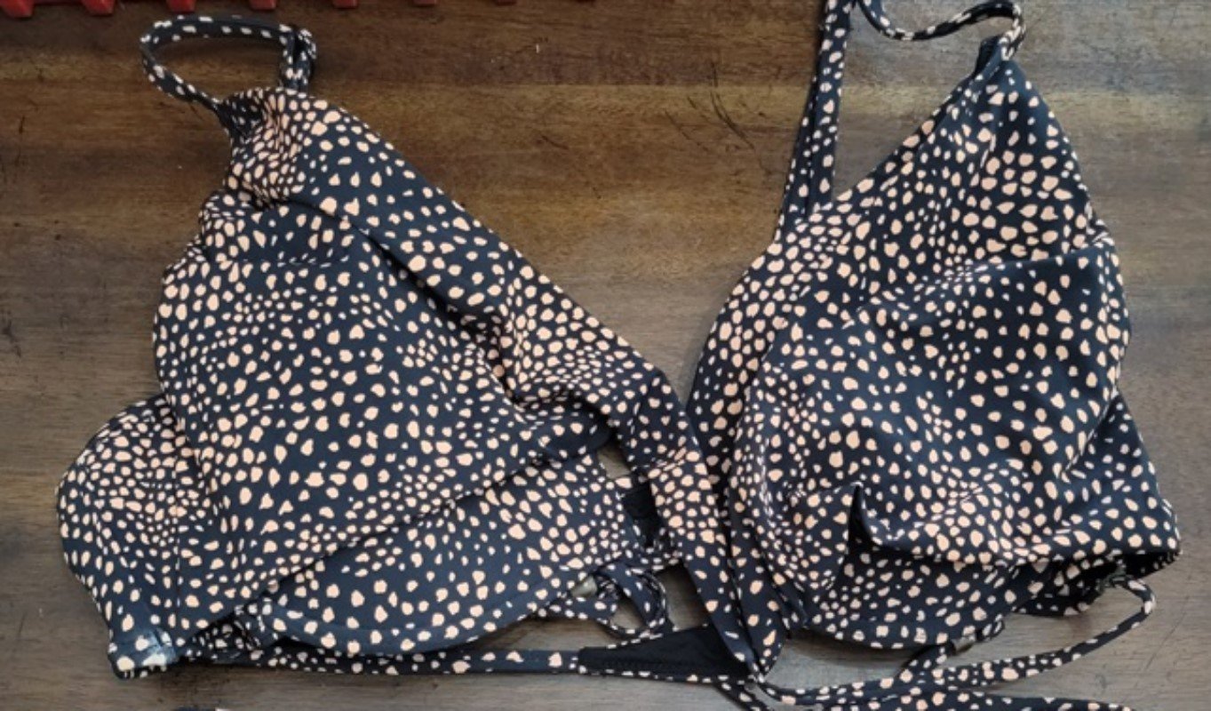 NWOT Seafolly 10 USA Wrap Boost Bikini Swim Top Safari Black 122819