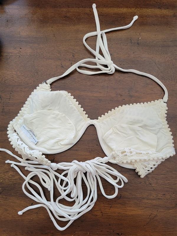 NWOT Robin Piccone M Ivory Crochet Underwired Bikini Swim Top 123007