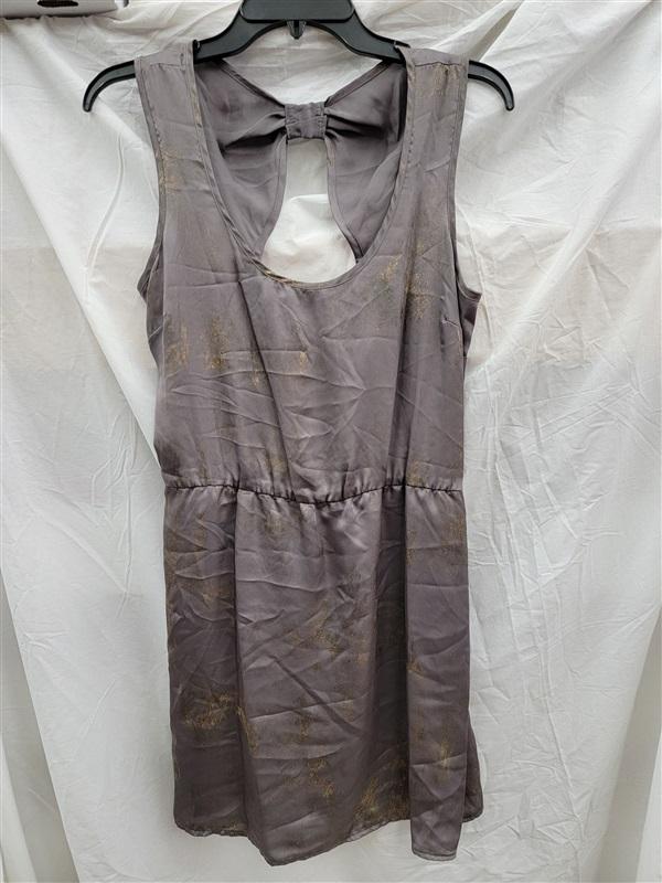 NWOT Glam Boutique MEDIUM Pewter & Gold Bow Back Shift Dress 123084