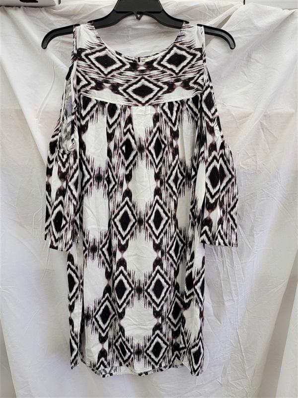 NWOT Glam Boutique M Gray Diamond Cold Shoulder Shift Dress 123109
