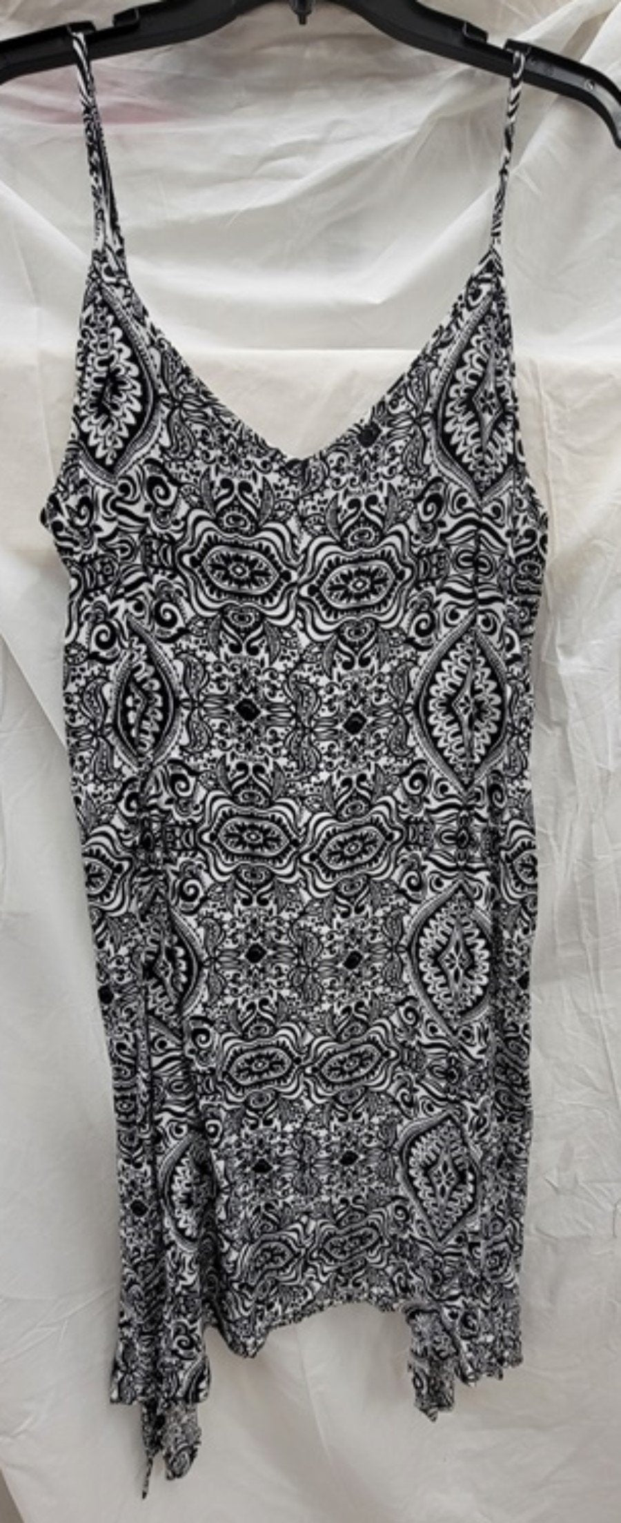 NWOT Glam Boutique L Medallion Spaghetti Black White Handkerchief Dress 123127