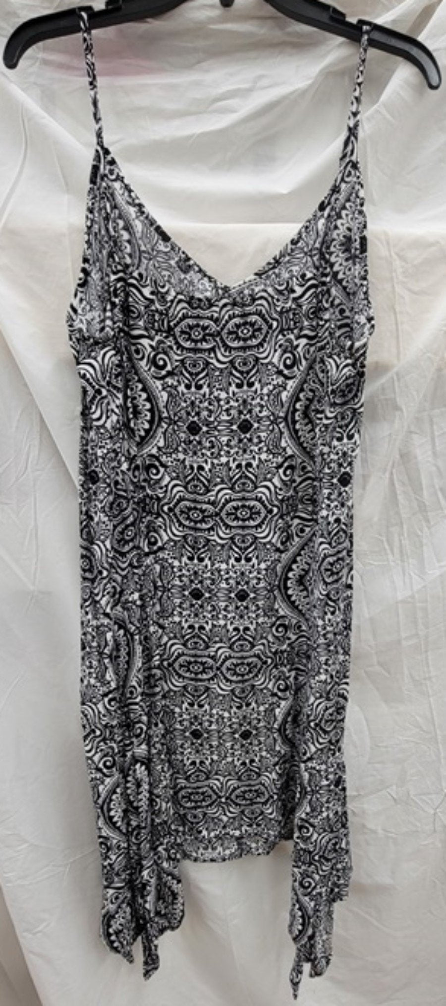 NWOT Glam Boutique L Medallion Spaghetti Black White Handkerchief Dress 123127