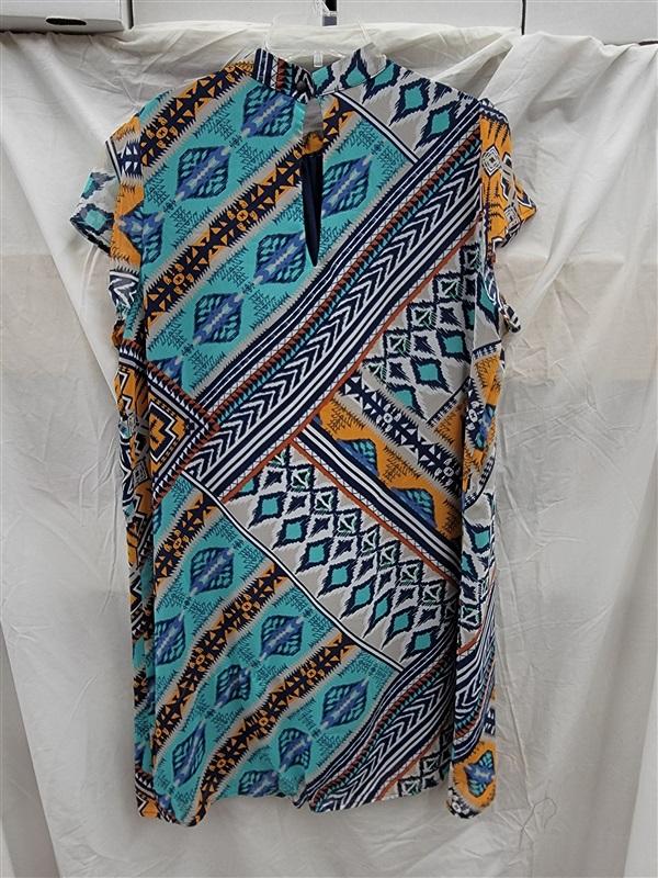 NWOT Glam Boutique M Mandarin Collar Shift Dress 123129