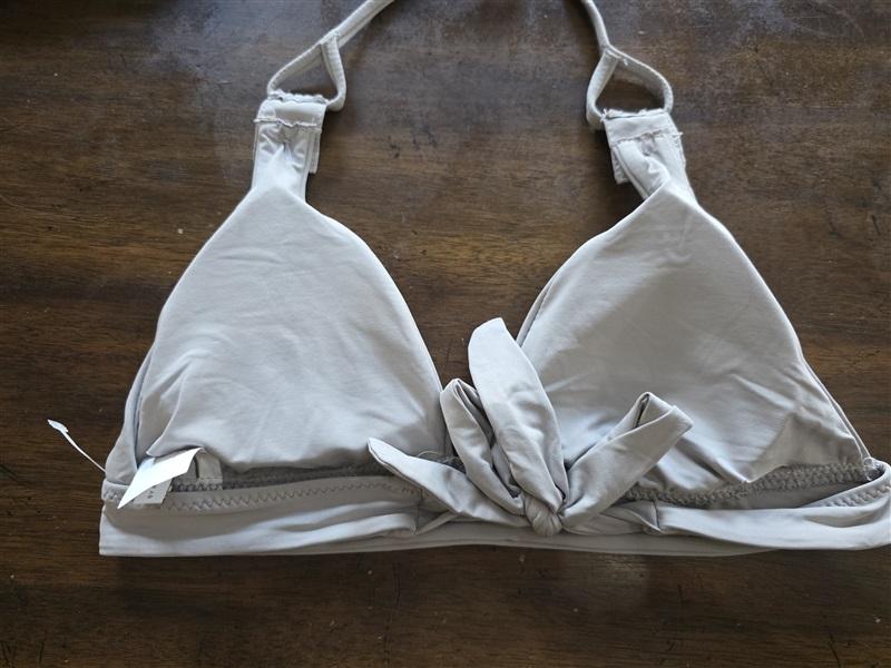NWOT Becca Virtue M Pearl Button Bikini Top Triangle Bikini Swim Gray 124037