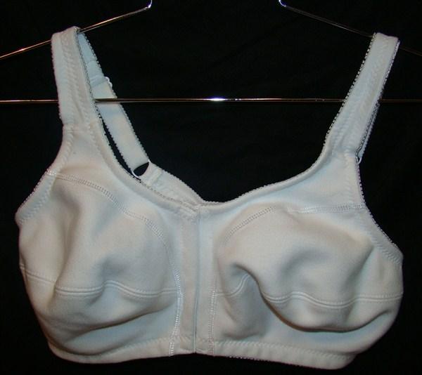 NWOT 46B Comfort Choice Wirefree Front Hook Seamless Leisure Bra White 124311