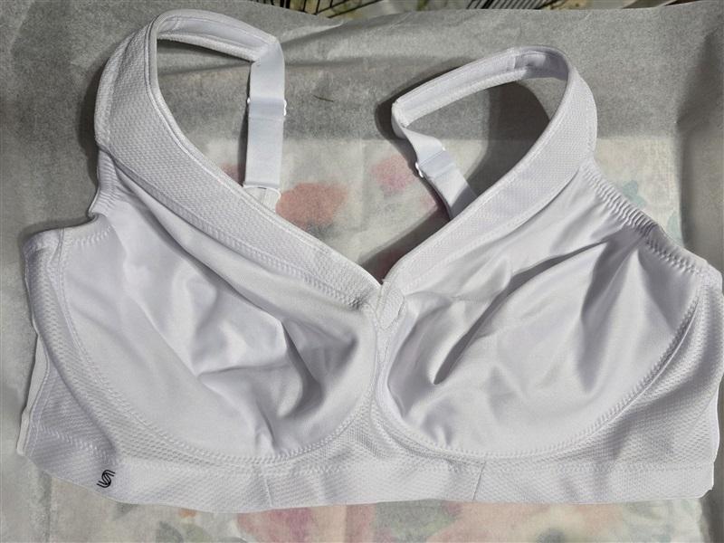 NWOT Glamorise Sports 42C Bra 1006 Superior Support No Wires White 124330