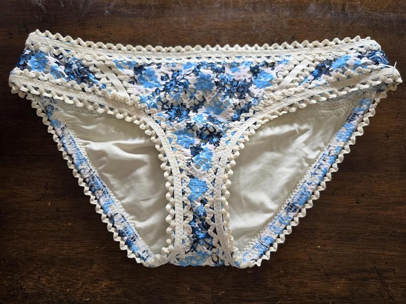 NWOT Becca M Crochet Blue Floral Lace Hipster Bikini Bottom 120491