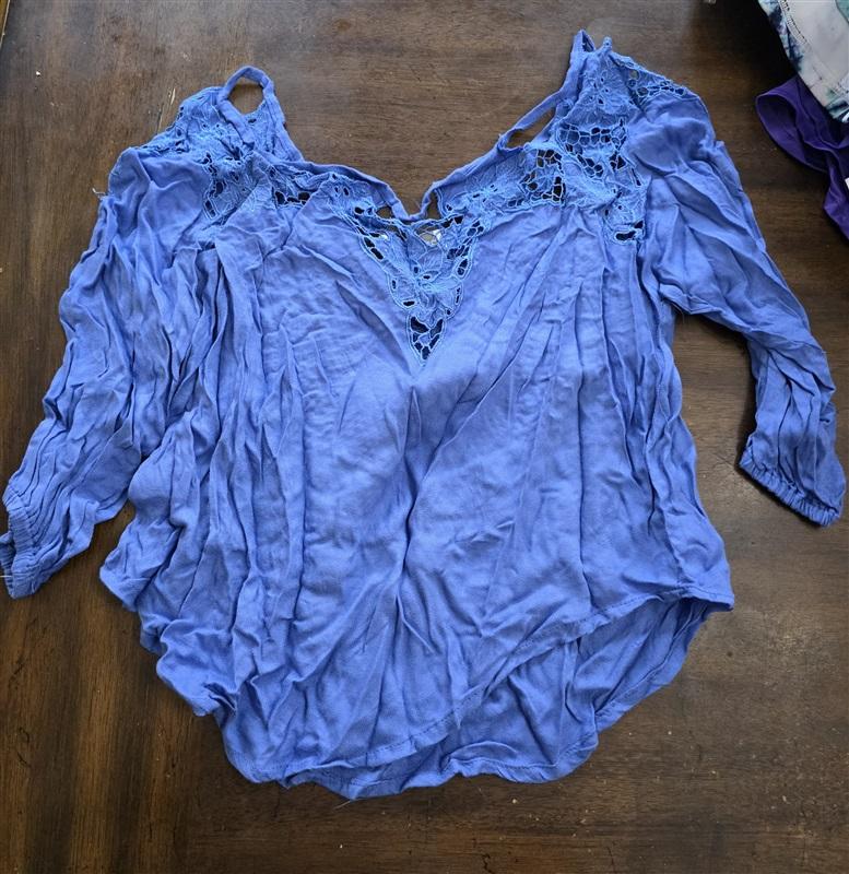 NWOT Tiare Hawaii S/M Blue Lace Resort Wear Top 124977
