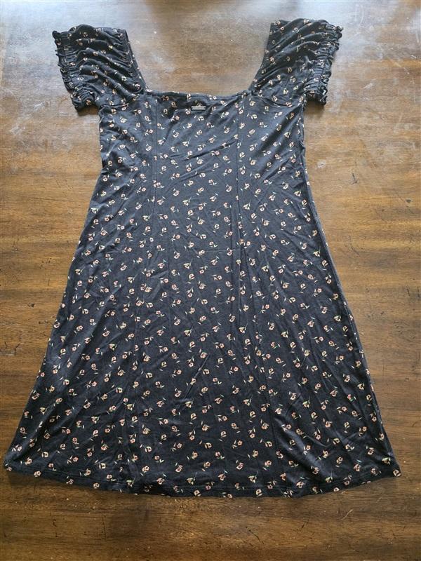 NWOT BillaBong L Off Shoulder Floral Black Dress 125000