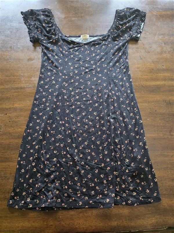 NWOT BillaBong L Off Shoulder Floral Black Dress 125000