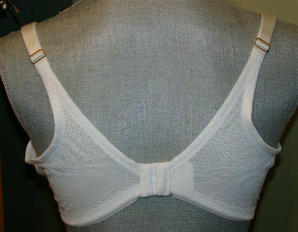 NWT Maidenform 34C Weightless White Comfort Ex Coverage 9621 T-Shirt Bra 125236