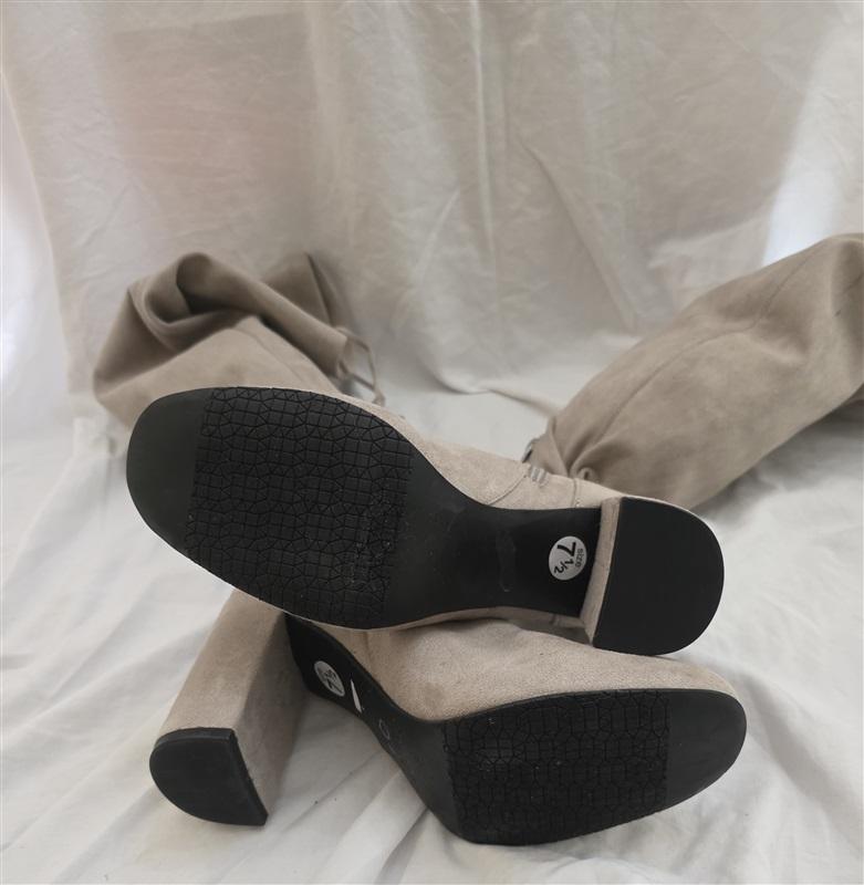 NWOTD BP 7.5 Knee-High Boots Tie Back Taupe Faux Suede 125660
