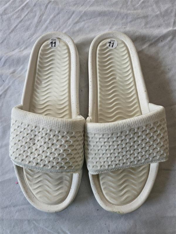 NWOT SUAVS W 11 M 9 The Eddy SLIDE JET "SAND" WHITE FLIP FLOPS SANDALS 125667