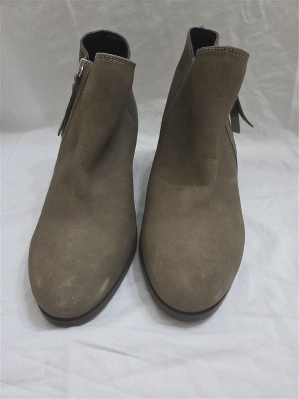 NWOT Diba 8 Leather Stacked Heel Boots Booties 125672