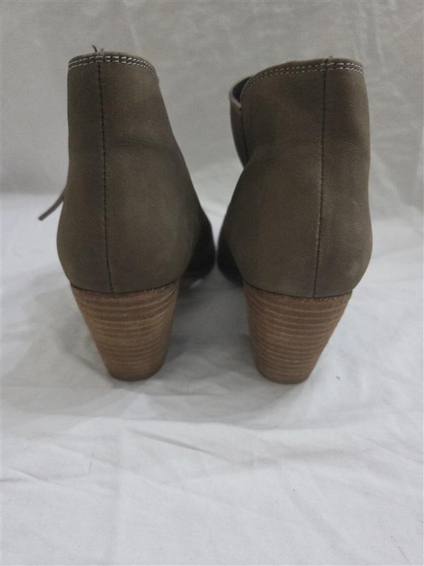 NWOT Diba 8 Leather Stacked Heel Boots Booties 125672
