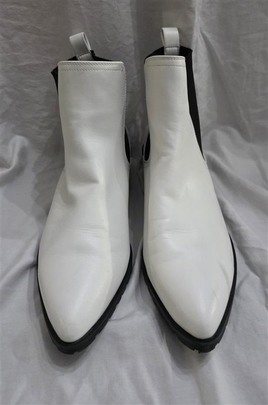NWOT Dream Pairs 9 Pointed Toe Chelsea White Black Platform LuG Boots 125683