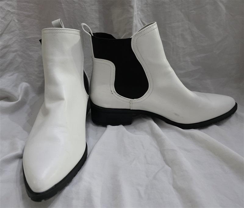 NWOT Dream Pairs 9 Pointed Toe Chelsea White Black Platform LuG Boots 125683