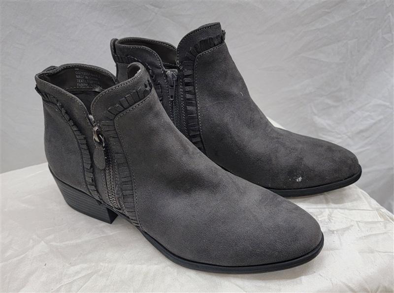 NWOT Mia Mable 6.5 Ruffle Gray Faux Suede Ankle Boots Booties 125688