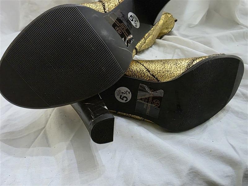 NWOTD Newport News 5.5 Gold Lame High Heel Boots 125702