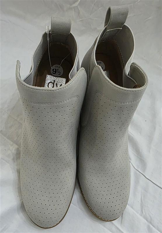 NWOT DV8 Dolce Vita 9.5 Gerdy Gray Suede Wedge Heeled Bootie 125703