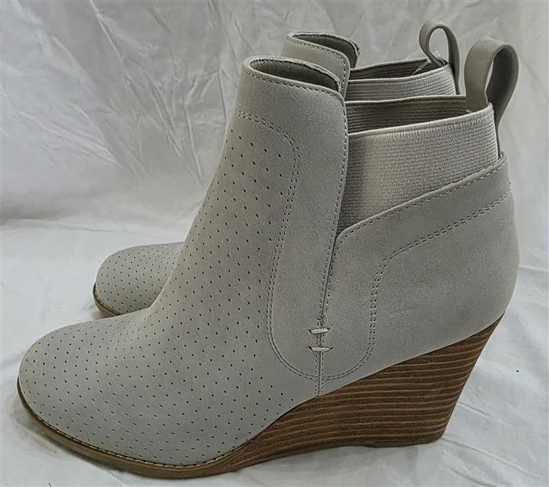 NWOT DV8 Dolce Vita 9.5 Gerdy Gray Suede Wedge Heeled Bootie 125703