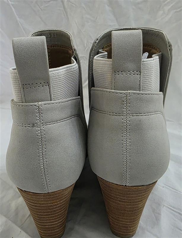NWOT DV8 Dolce Vita 9.5 Gerdy Gray Suede Wedge Heeled Bootie 125703