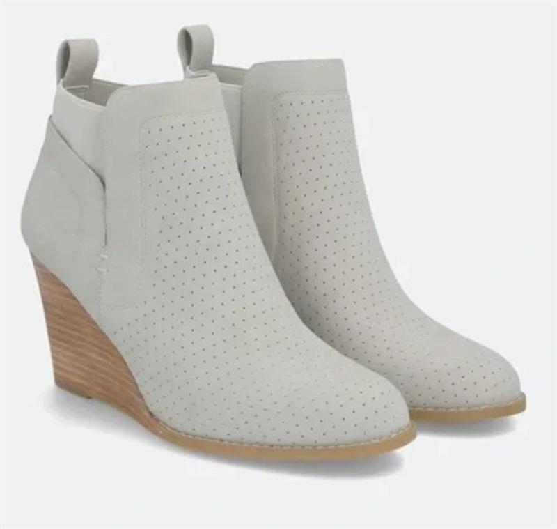 NWOT DV8 Dolce Vita 9.5 Gerdy Gray Suede Wedge Heeled Bootie 125703