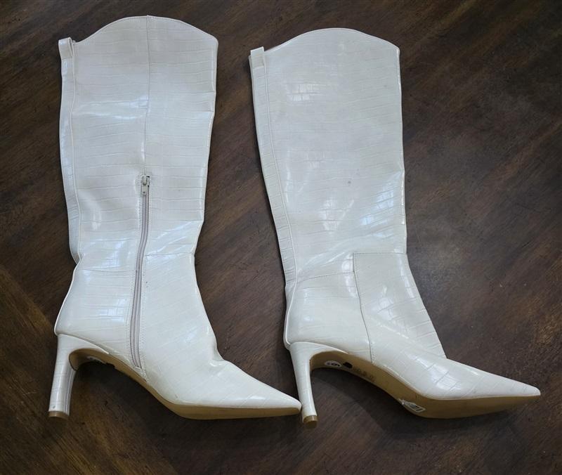 NWOTD Express 9 Knee High Stiletto's Heel Faux Crocodile Ivory Boots 125721