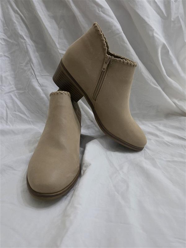 NWOT Mia Mable 8 Braid Beige Faux Suede Ankle Boots Booties 125726