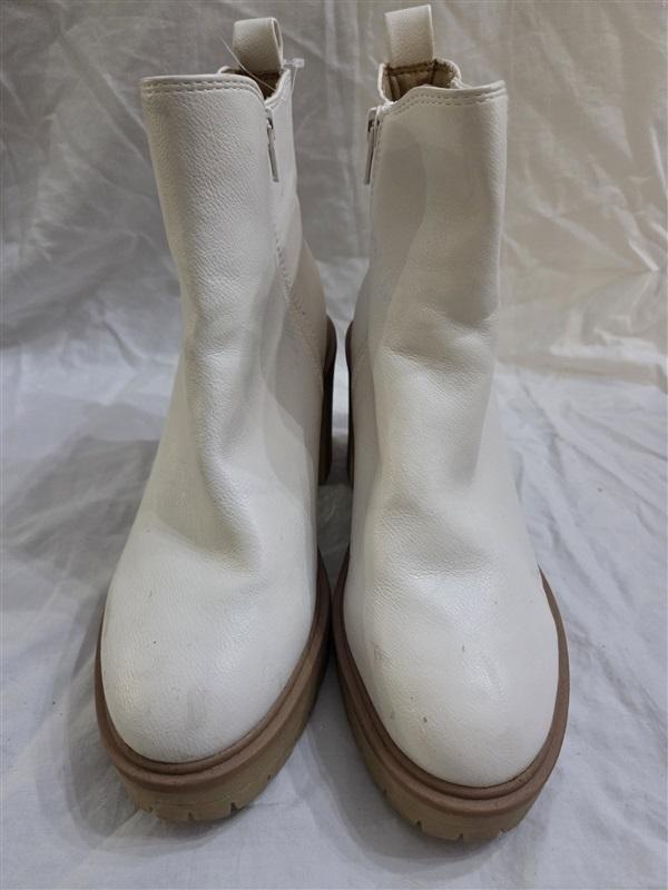 NWOTD DV8 Dolce Vita 8 Jetta Caster Ankle Lug Boot Ivory 125733
