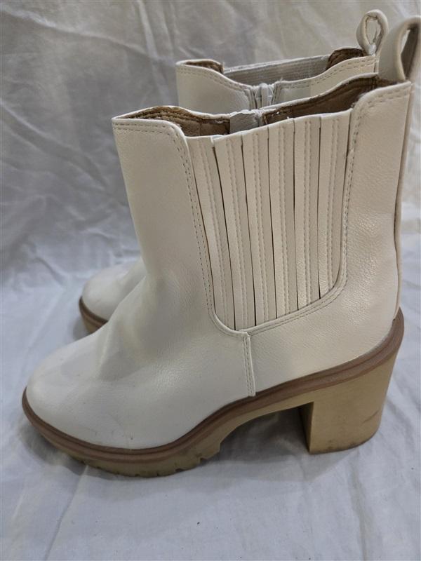 NWOTD DV8 Dolce Vita 8 Jetta Caster Ankle Lug Boot Ivory 125733
