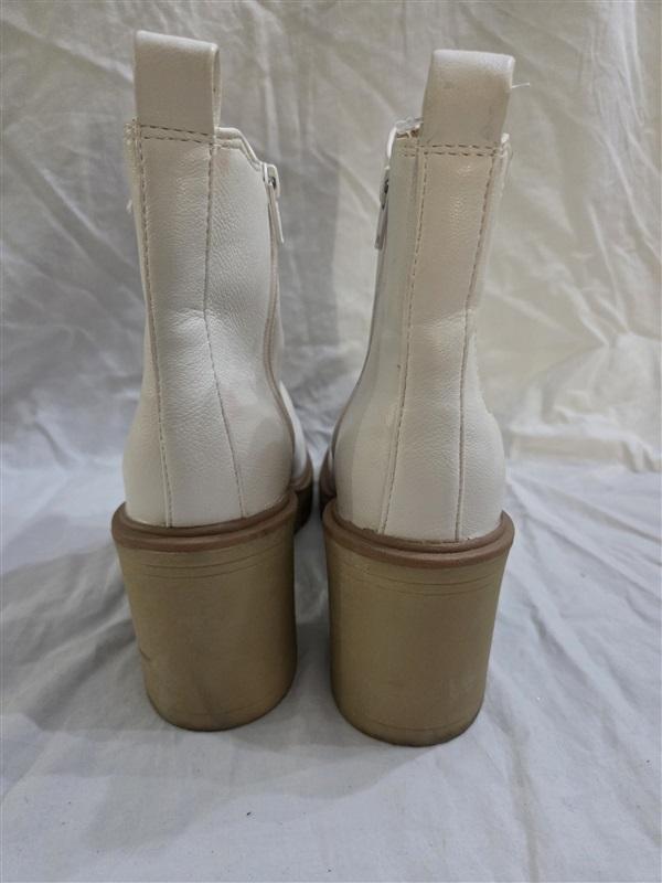NWOTD DV8 Dolce Vita 8 Jetta Caster Ankle Lug Boot Ivory 125733