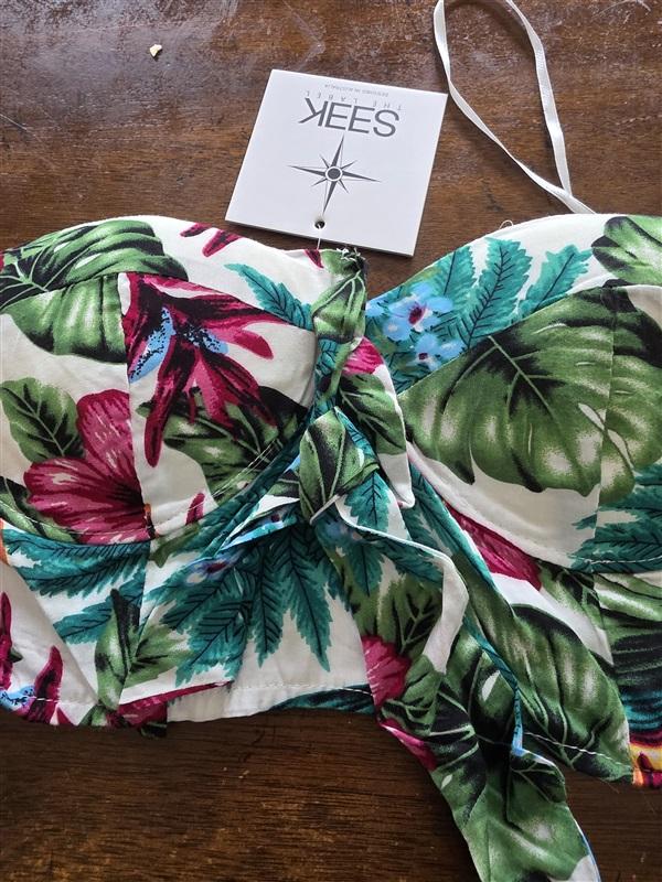 NWT Seek The Label M Tropical Off Shoulder Crop Top Bandeau 125735