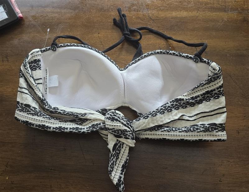 NWOT Robin Piccone M Stripe Bandeau Bikini Swim Top Black 125755