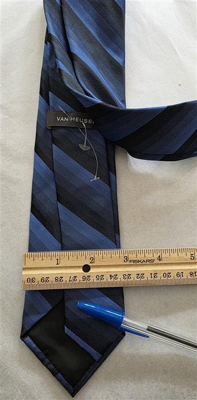 NWOT Van Heusen Blue Stripe Men's Neck Tie 125805