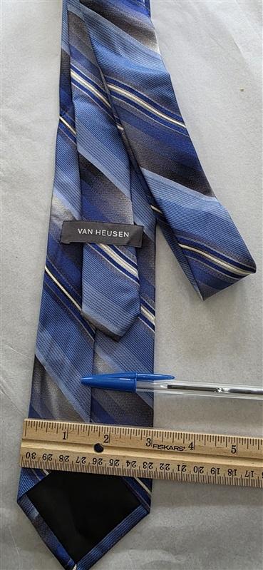 NWOT Van Heusen Blue Stripe 100% Silk Men's Neck Tie 125812