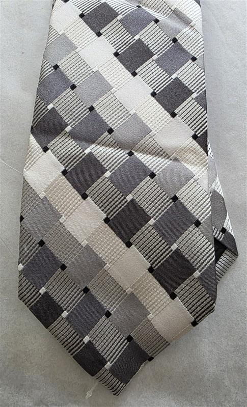 NWOT Van Heusen White Gray Charcoal Basketweave 100% Silk Men's Neck Tie 125812