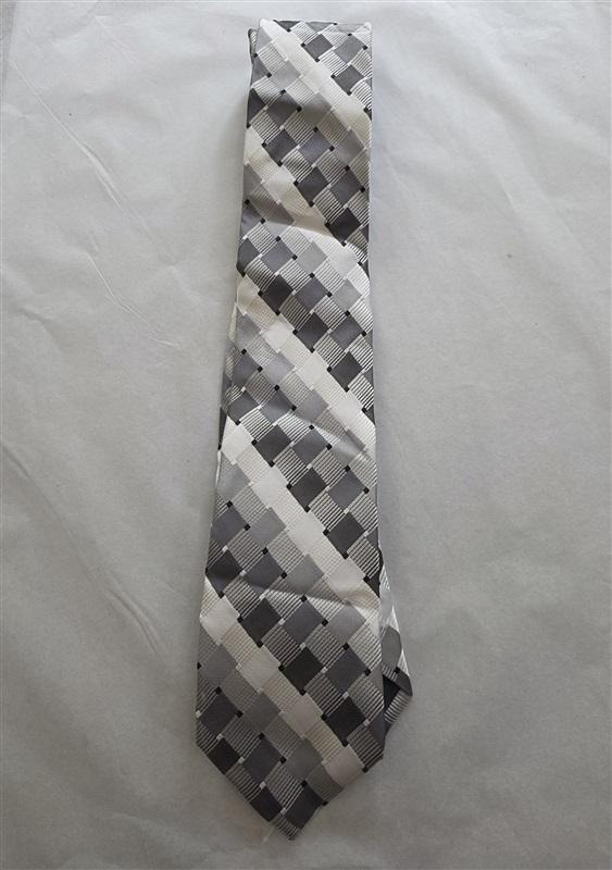 NWOT Van Heusen White Gray Charcoal Basketweave 100% Silk Men's Neck Tie 125812