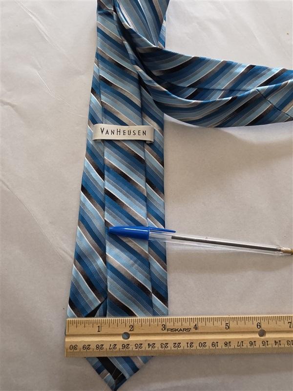 NWOT Van Heusen Blue Stripe 100% Silk Men's Neck Tie 125830