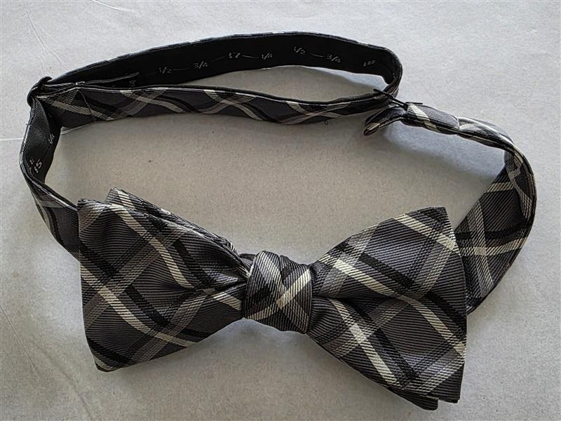 NWT Izod Men's Pre-Tied Bow Tie Black Grey White Plaid Formal Classic 125839