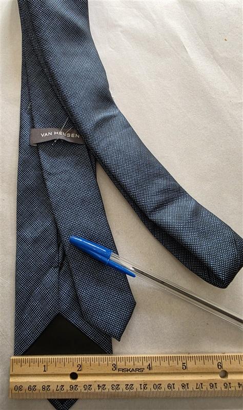 NWOT Van Heusen Blue Black Men's Neck Tie 125844