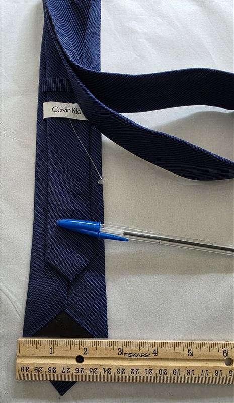 NWOT Calvin Klein Blue Diagonal Stripe Slim Men's Neck Tie 125850