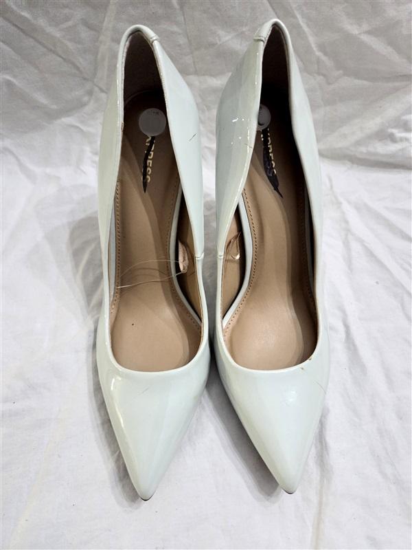 NWOT Express 8 Classic Pointed Toe Patented Leather Light Blue Pumps 125865