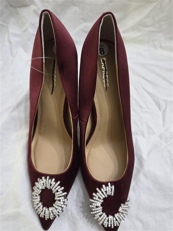 NWOTD Express 8 Classic Pointed Toe Rhinestone Burgundy Pumps 125871
