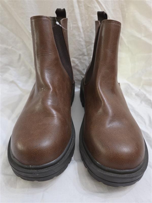 NWOT Soda Pilot 8 Lug Sole Low Heel Chelsea Fashion Ankle Bootie 125878