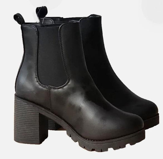 NWOT RUE 21 9 Ankle Lug Boot Black High Heel 125879
