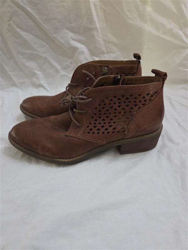 NWOT Comfortiva Chalina 7 Brown Open Lace Up Booties 125881